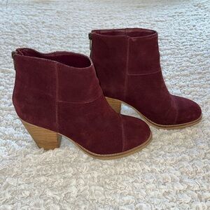 Burgundy suede Steve Madden booties